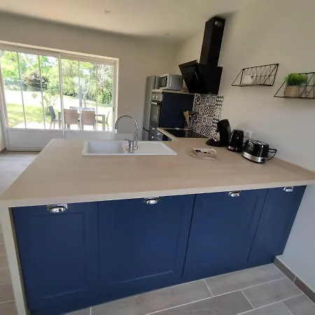 Avec Terrain Holiday home